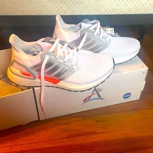 Brand New! Never Worn, Ultraboost 20 W size 7